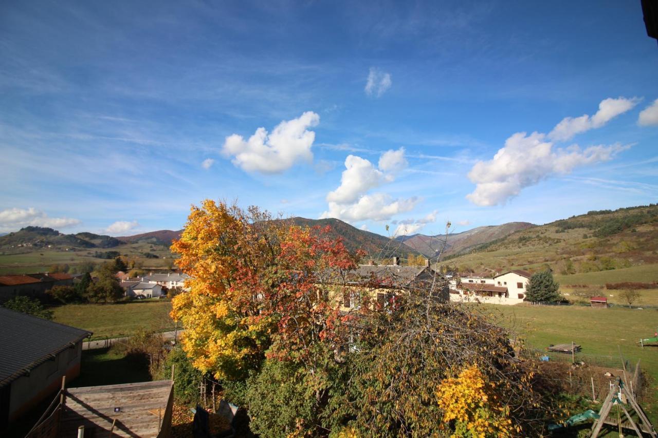 La Chaumine Aux Etoiles Bed & Breakfast Camurac Bagian luar foto