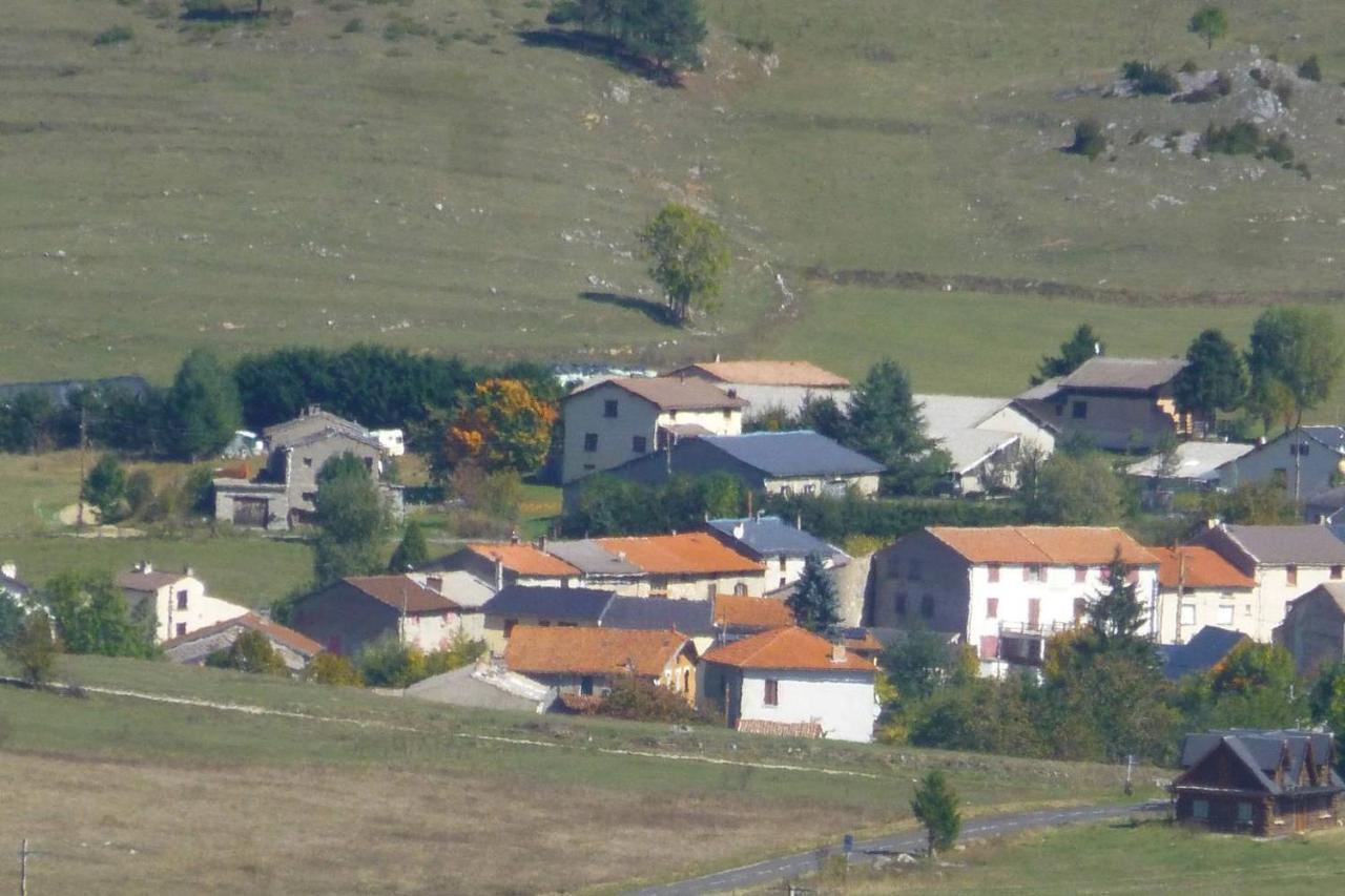 La Chaumine Aux Etoiles Bed & Breakfast Camurac Bagian luar foto