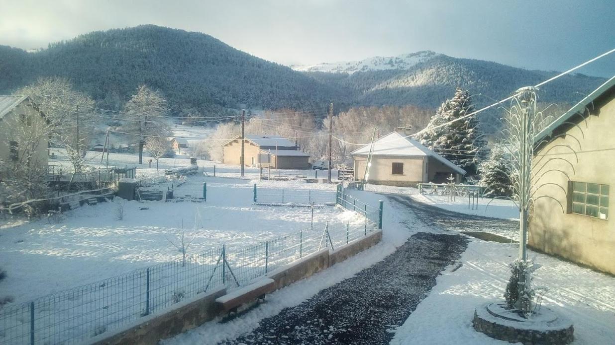 La Chaumine Aux Etoiles Bed & Breakfast Camurac Bagian luar foto